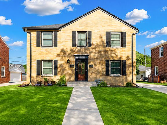 Fabulous Townhome Style Unit