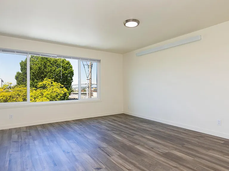 1310 E Thomas St #304 — Photo 2