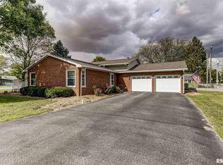 1 Elizabeth Ct, Elkhart, IL 62634