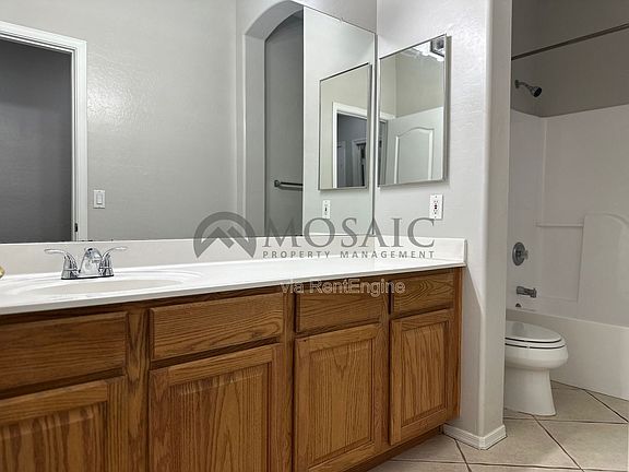 5th image of 121 W Birchwood Pl