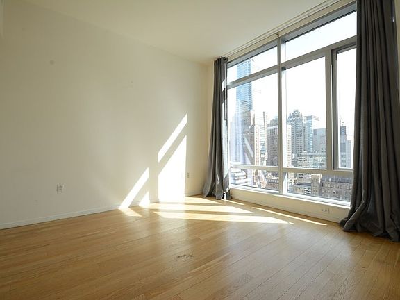 5th image of 18 W 48th St APT 25D