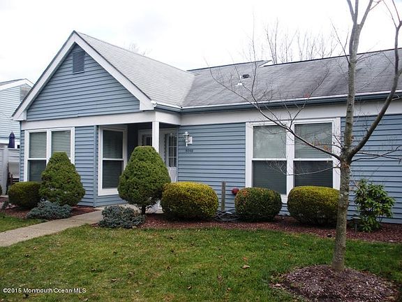 4th image of 804B Westminster Ct