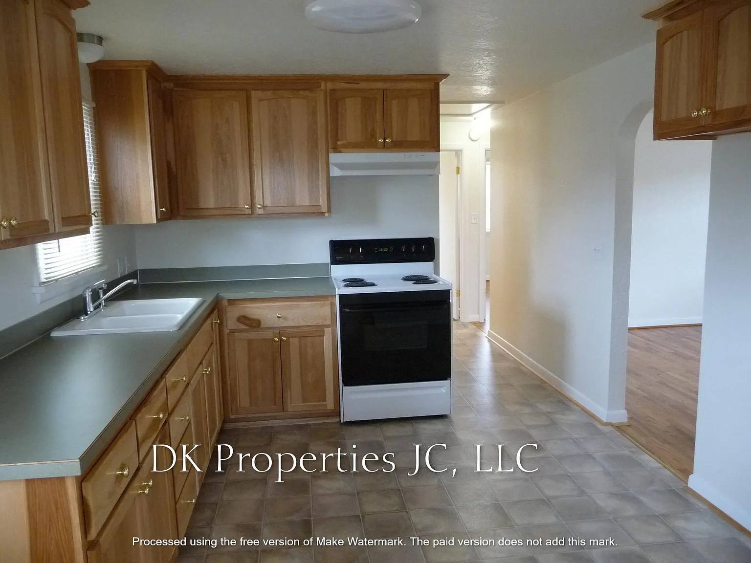 1180 Laurel St — Photo 2