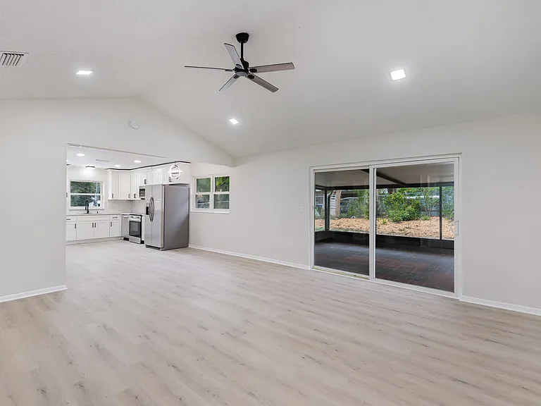 1650 Leach Cir — Photo 13