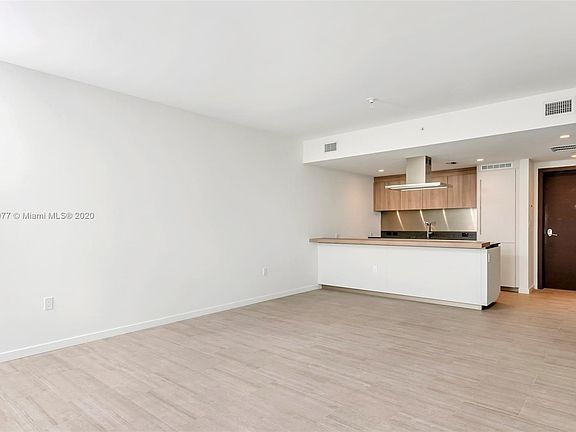 3rd image of 1000 Brickell Plz Floor 11