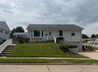 1759 Richie Dr, Dubuque, IA 52002