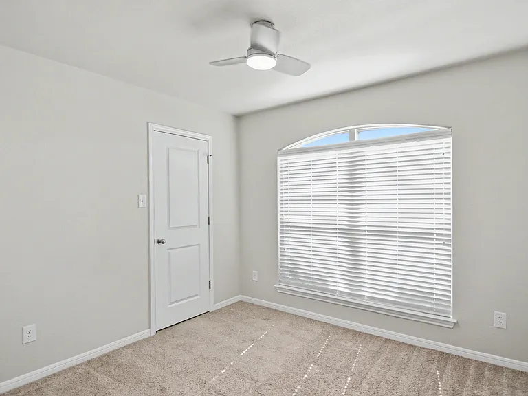 1250 Lakeway Crossing Dr — Photo 14