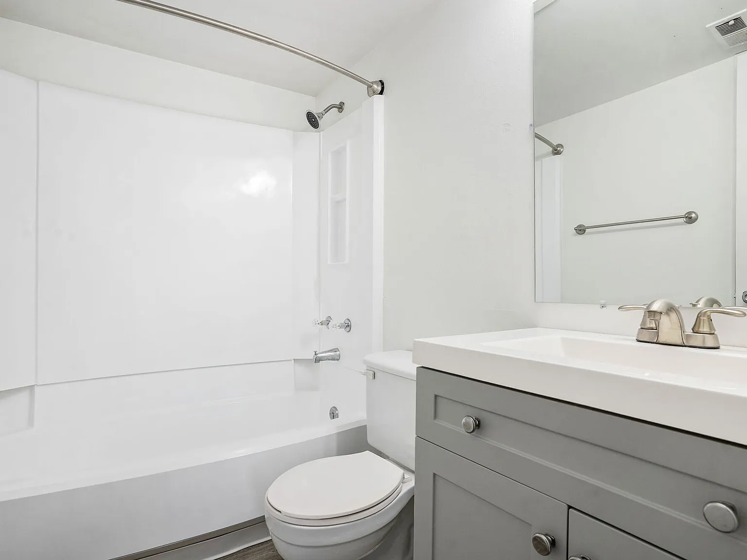 Oakdale Springs Apartments — Photo 2