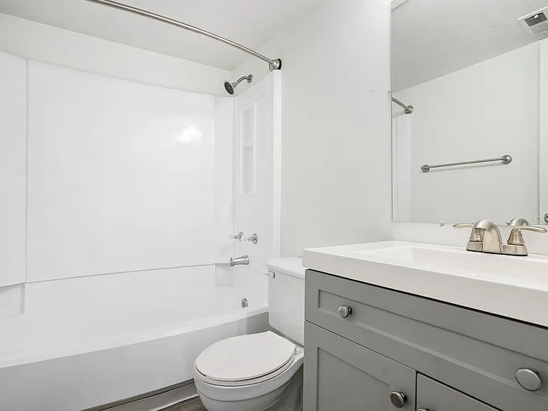 Oakdale Springs Apartments — Photo 2