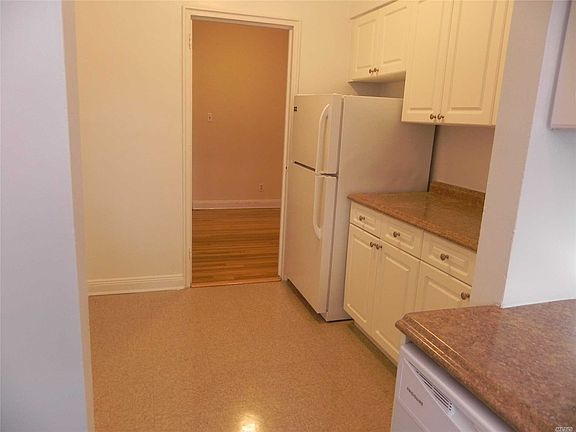 4th image of 46 Schenck Ave APT 3C