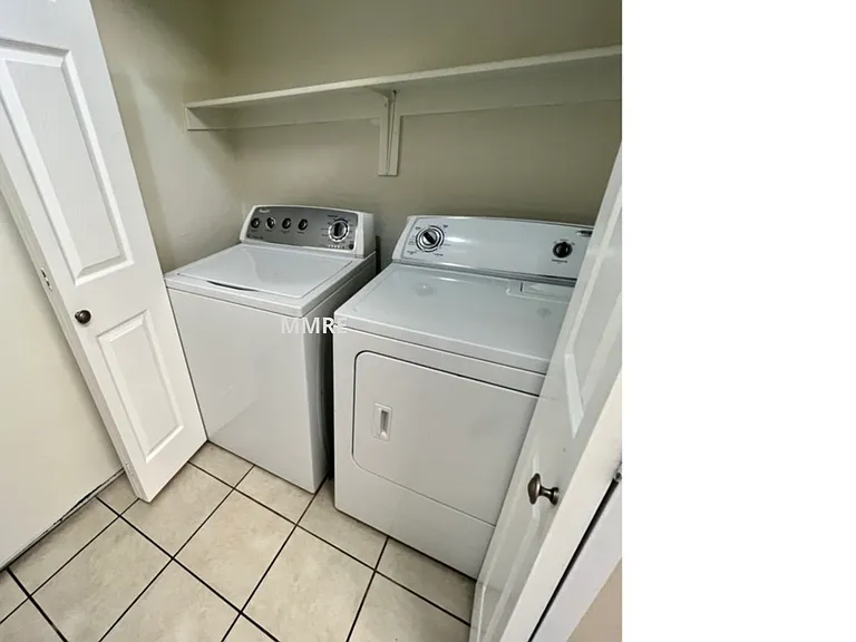 5911 S 35th Pl — Photo 14