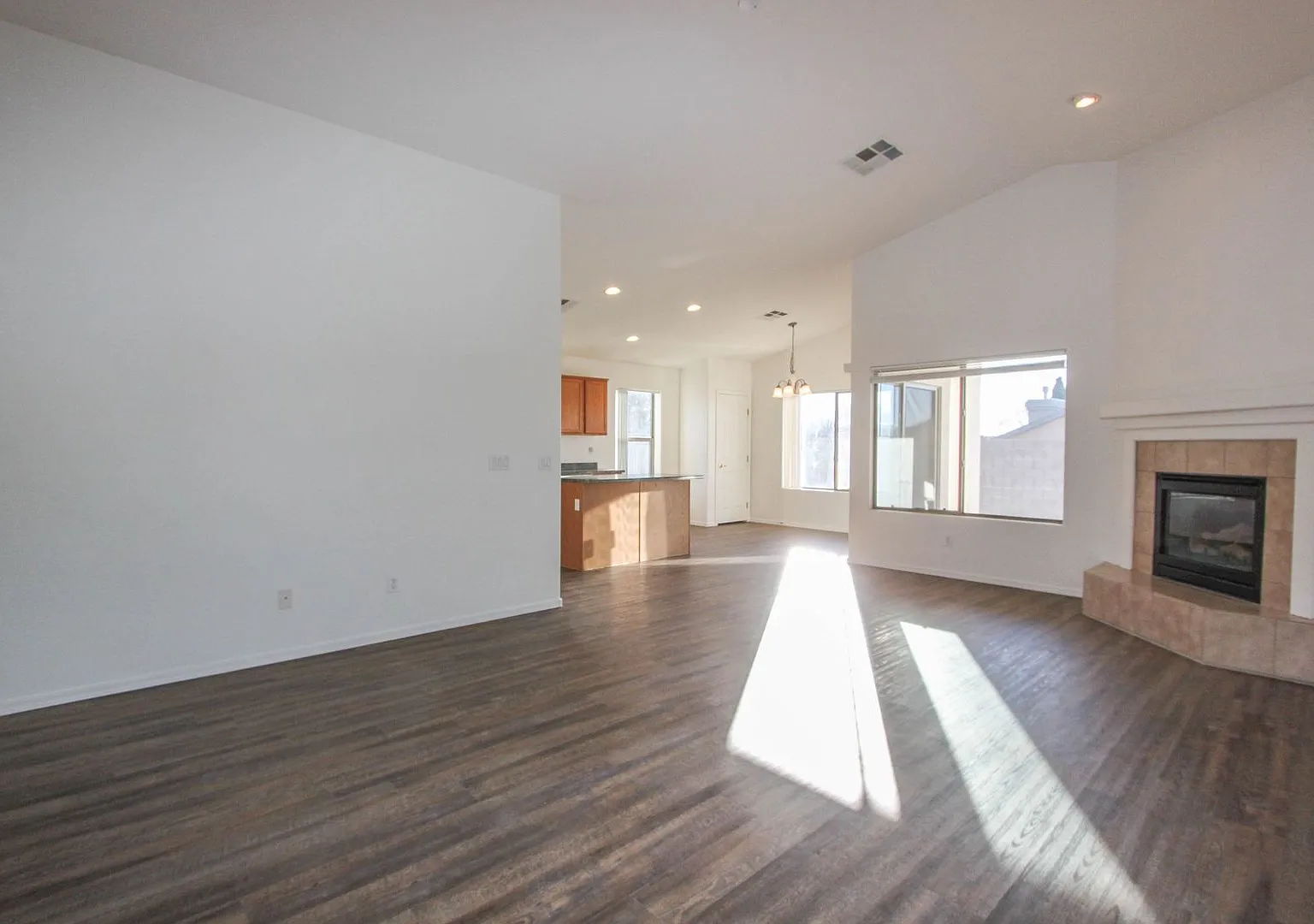 Viewpoint North - Three Bedroom Home — Photo 4