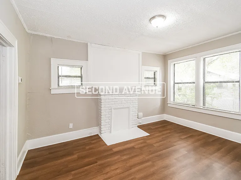 204 W 23rd St — Photo 11