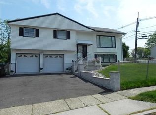 4 Jackson Ct, Fords, NJ 08863