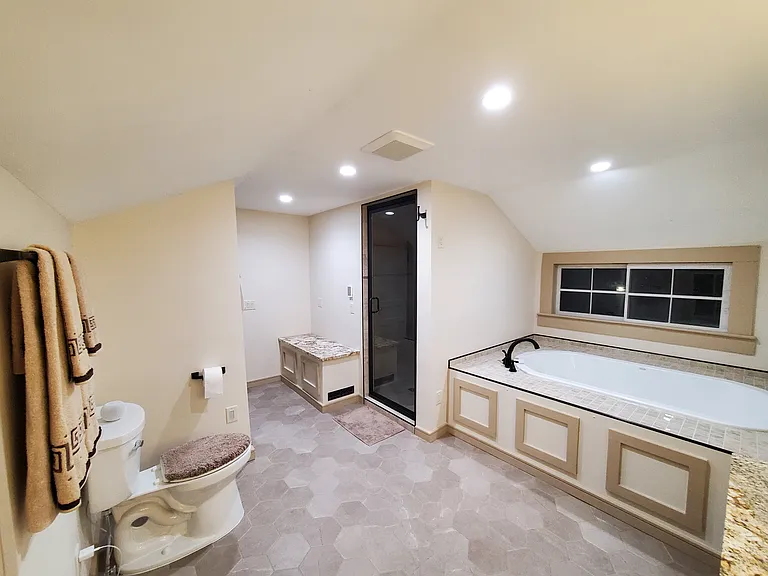 233 N Summit St — Photo 14