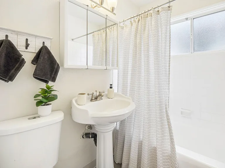 Coral Bay — Photo 12