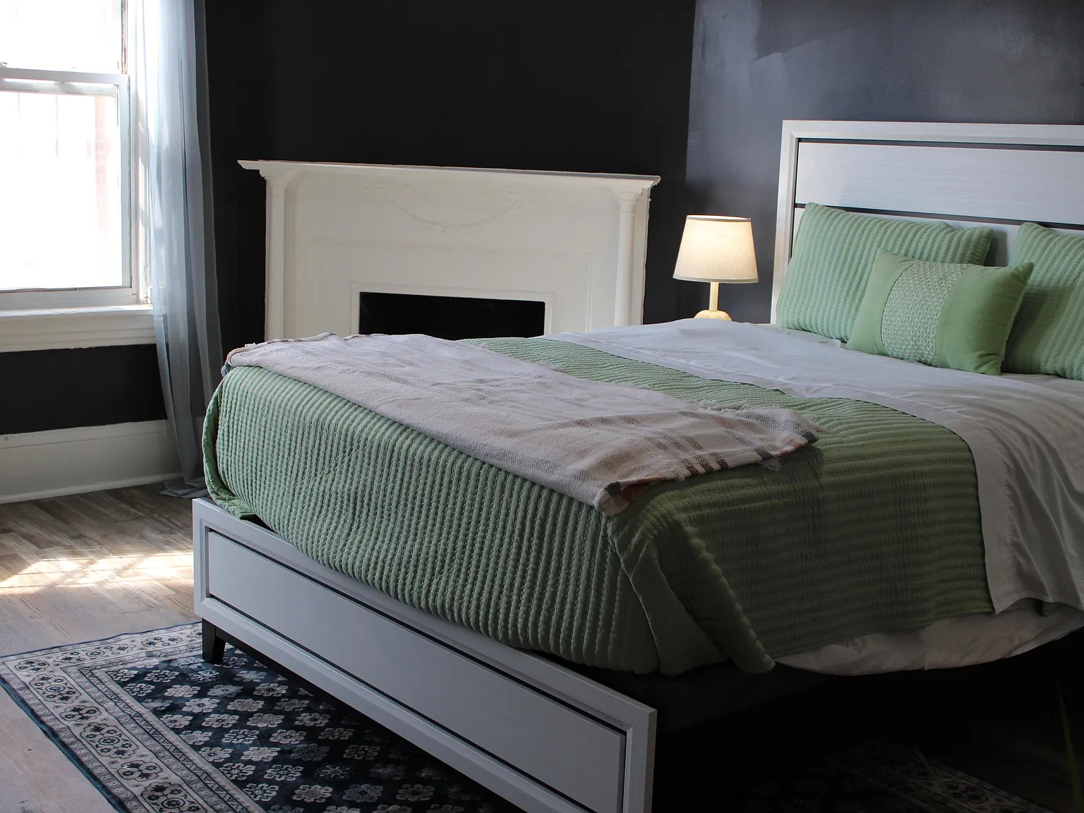 2 bed, 1.0 bath, 1584 sqft, $1,451 — Photo 2