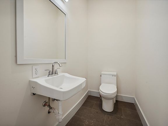 2nd image of 1221 E Fletcher St #108A