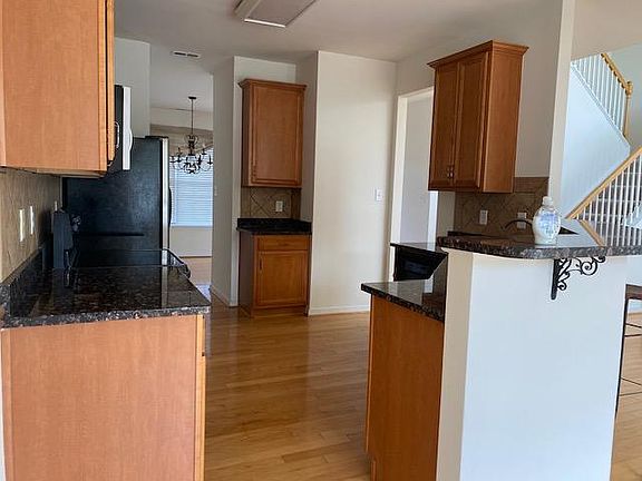 4th image of 855 Parkland Pl