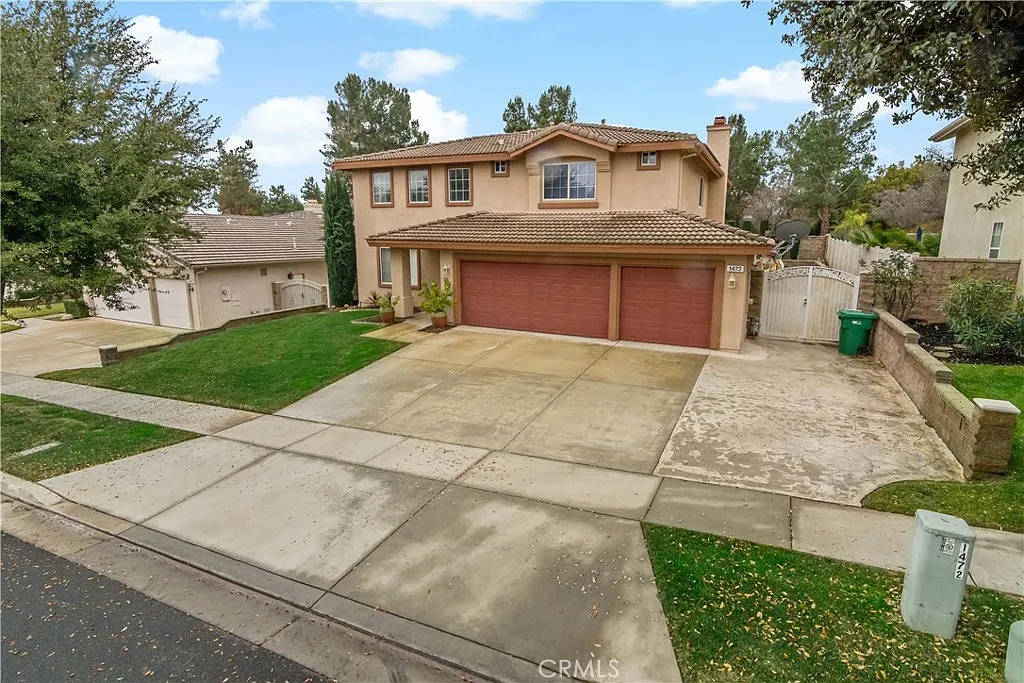 3 bed, 2.5 bath, 2365 sqft, $3,995 — Photo 2