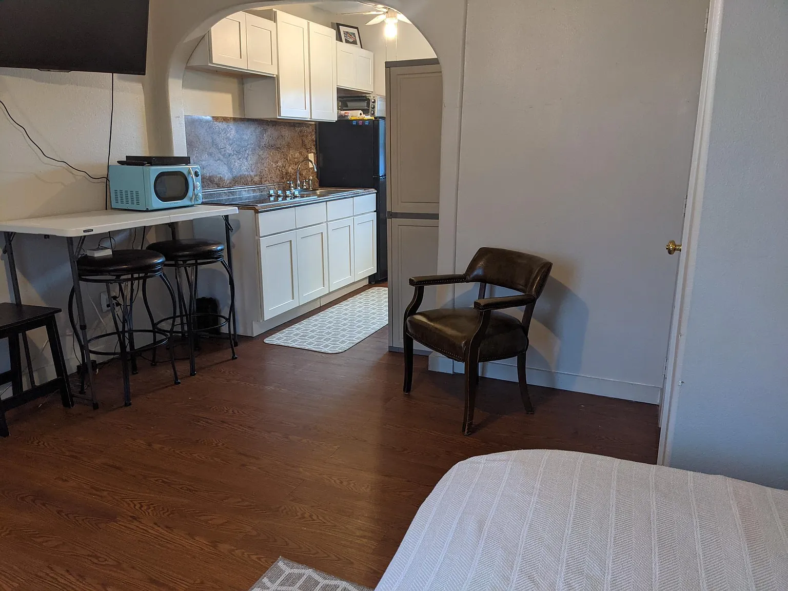 6013 Hugo Dr — Photo 2