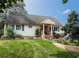 1356 Saint Louis Ave, Bay Shore, NY 11706