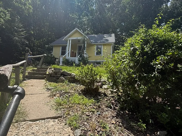 109 Carey Ave — Photo 17