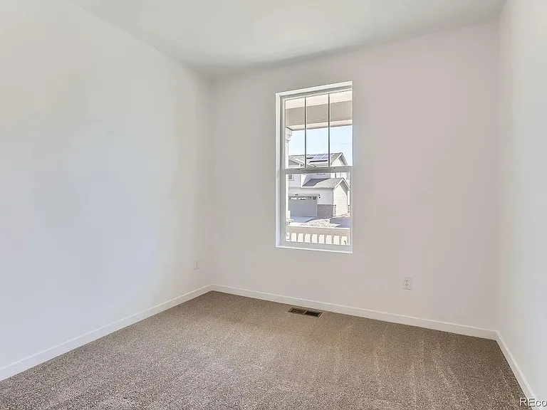 165 Fremont Ct — Photo 12