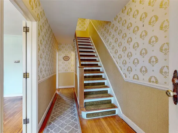 8306 77th Ave, Ridgewood, NY 11385