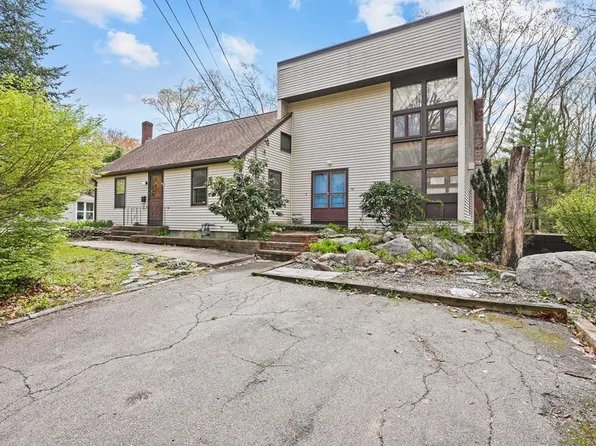 75 Knott St, Attleboro, MA 02703