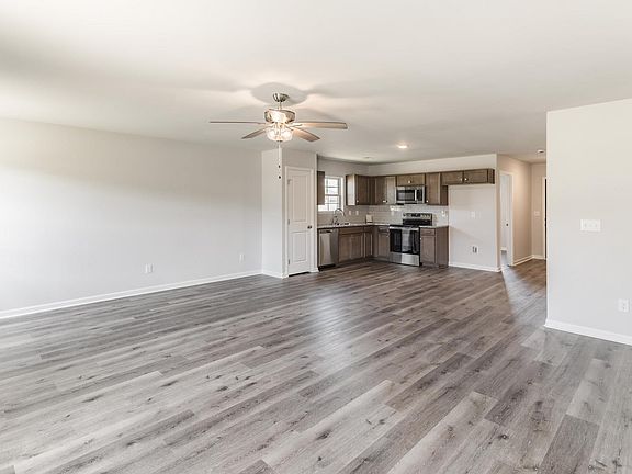 5th image of 129 Domingues Ave