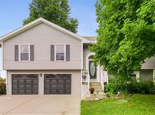 1808 Sunset Dr, Kearney, MO 64060