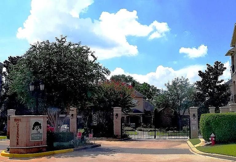 1st image of 7907 Bachwood Dr