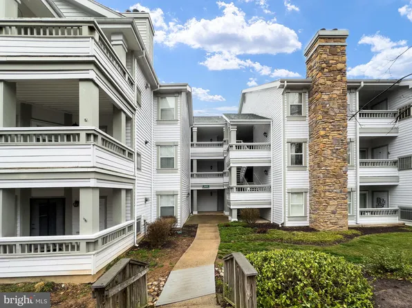 4405 Sedgehurst Dr APT 105, Fairfax, VA 22033