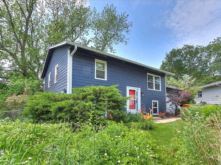Rockwell Ave — Photo 11