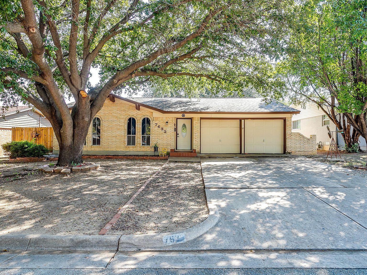 house on the hill バレリーナ柄ロンパース 70サイズ 425 Evergreen Dr, Hurst, TX 76054 | Zillow
