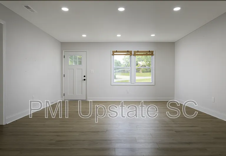 101 Paris View Dr — Photo 21