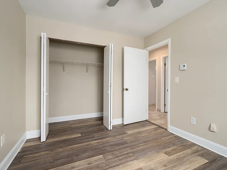 Old Carriage House Apartments — Photo 34