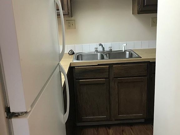 3rd image of 1719 Dominion Dr APT C