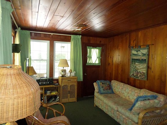 3rd image of 1421 Havens Dr.