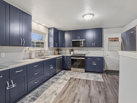 4th image of W379N5787 Meadowview ROAD