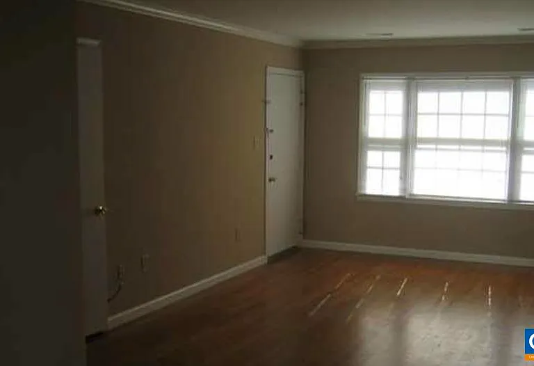 2422 Barracks Pl #4 — Photo 6