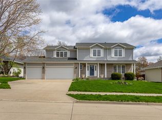 7077 Ridgedale Ct, Johnston, IA 50131