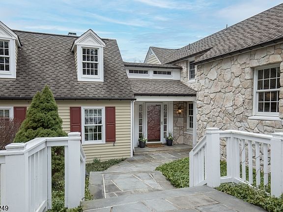 2nd image of 301 Hilltop Rd