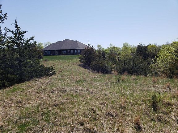 4th image of 900 Oak Ave