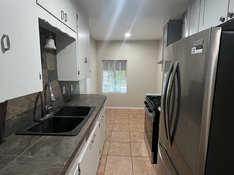 225 N Cloverdale Blvd #2 — Photo 19