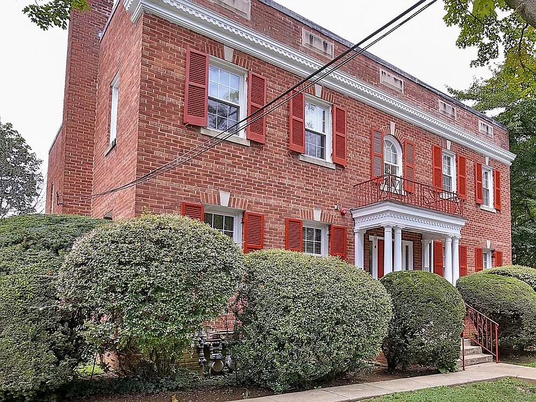 2346 40th St NW — Photo 29
