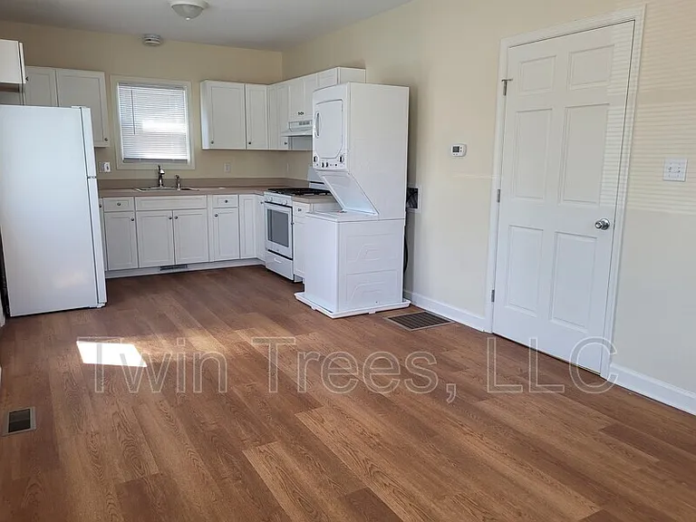 5948 Main St #2 — Photo 9