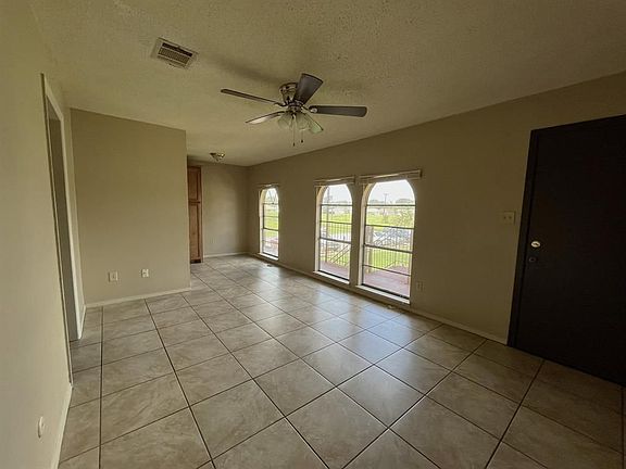 3rd image of 3021 Sycamore Ave