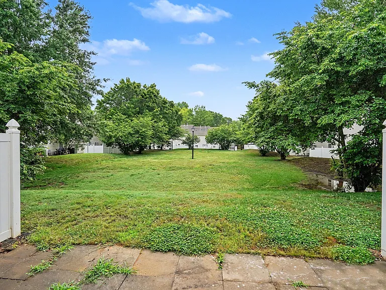 7514 Abigail Glen Dr — Photo 22